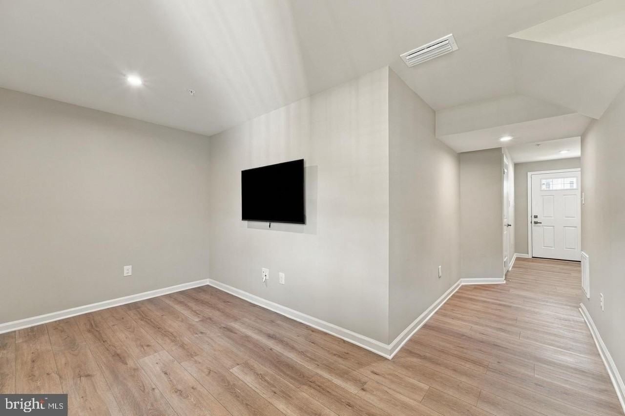 1180 W Walnut Rd #F34 - Photo 7 of 44