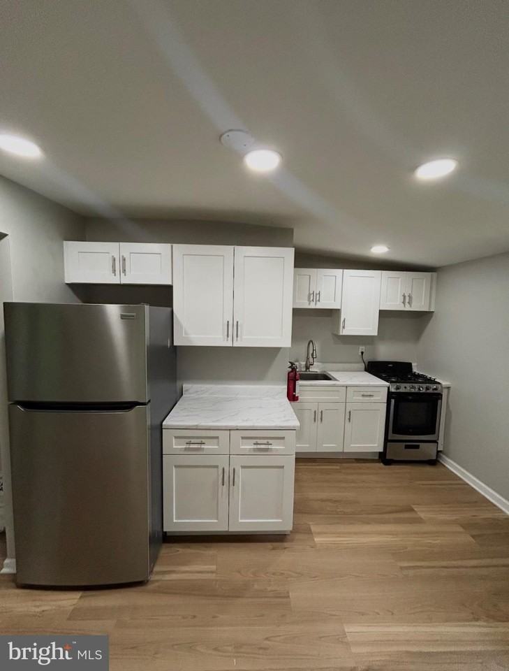 157 Clifton Ave #B - Photo 7 of 12
