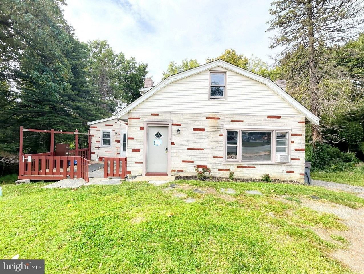497 Lancaster Ave - Photo 3 of 22