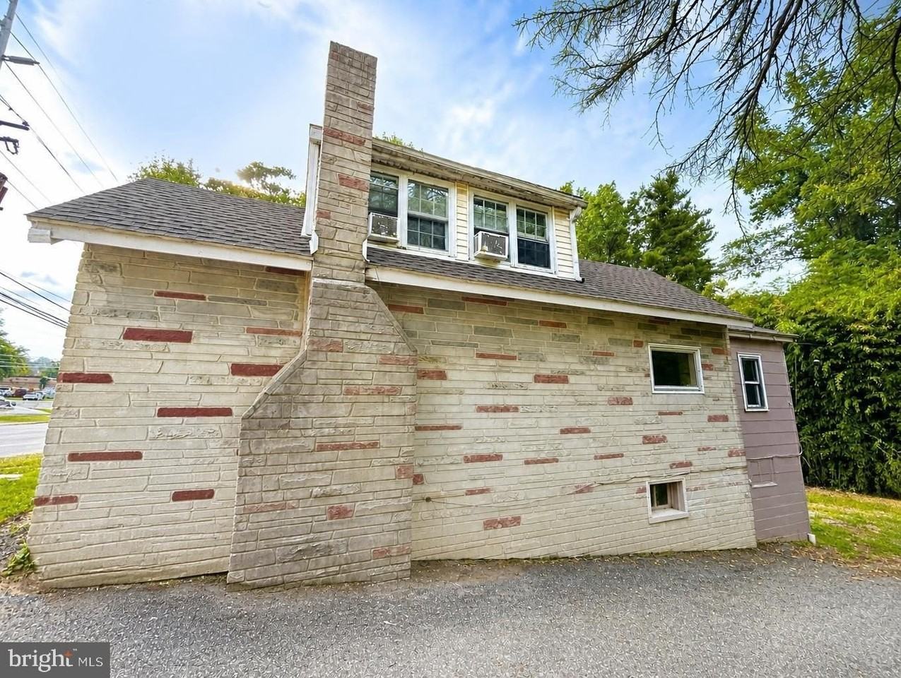 497 Lancaster Ave - Photo 4 of 22