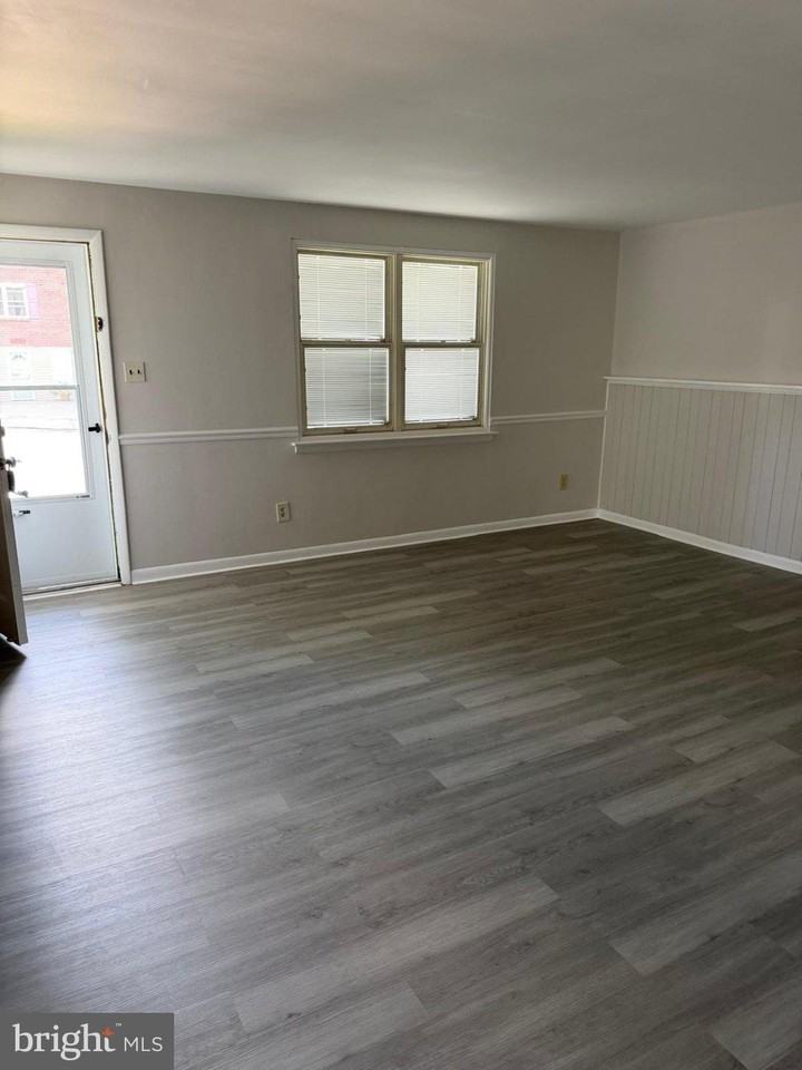 1404 Powell Rd - Photo 3 of 19