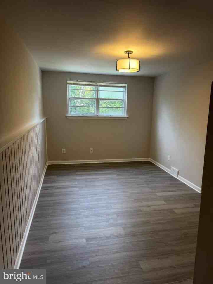1404 Powell Rd - Photo 4 of 19