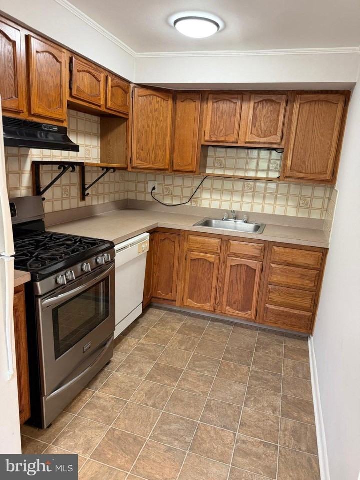 1404 Powell Rd - Photo 5 of 19