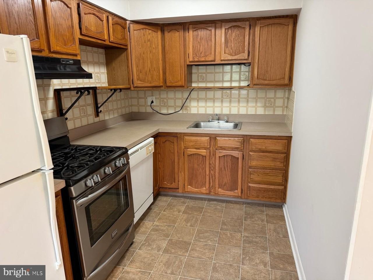 1404 Powell Rd - Photo 6 of 19