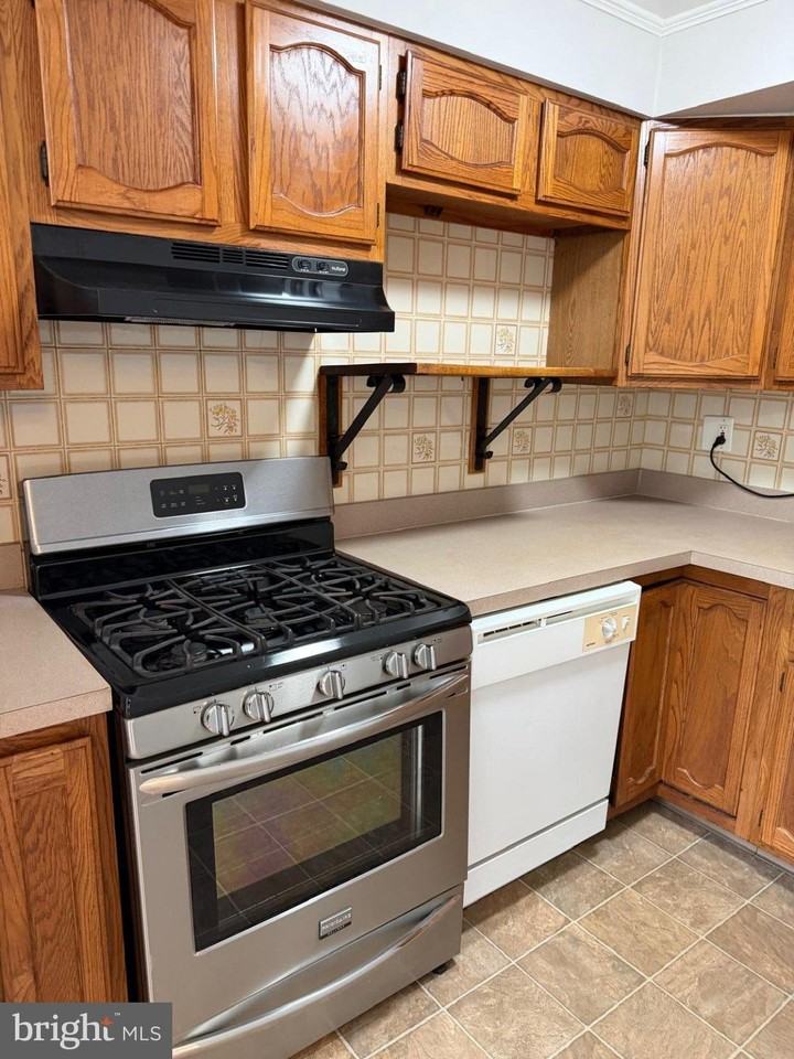 1404 Powell Rd - Photo 7 of 19