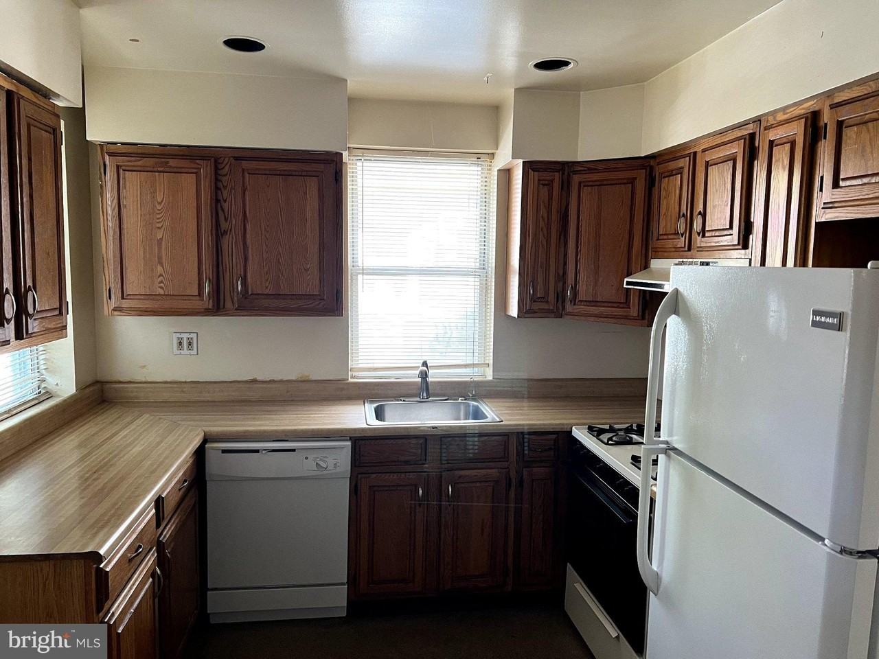 120 Elm Ave - Photo 2 of 18