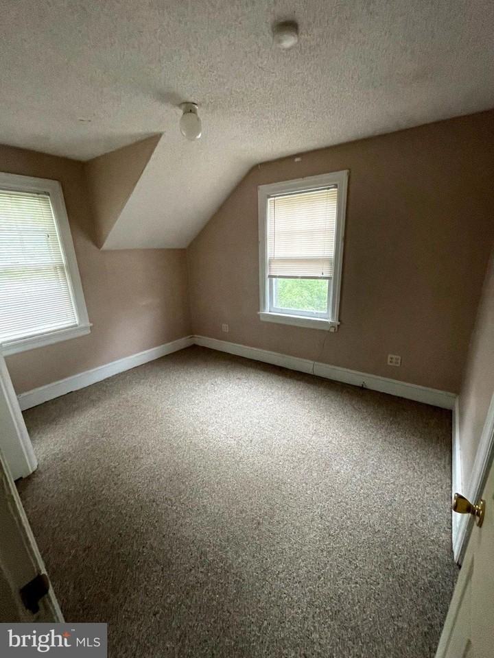 120 Elm Ave - Photo 6 of 18