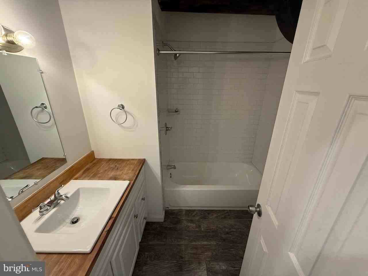 200 W Marshall St #4 - Photo 5 of 15