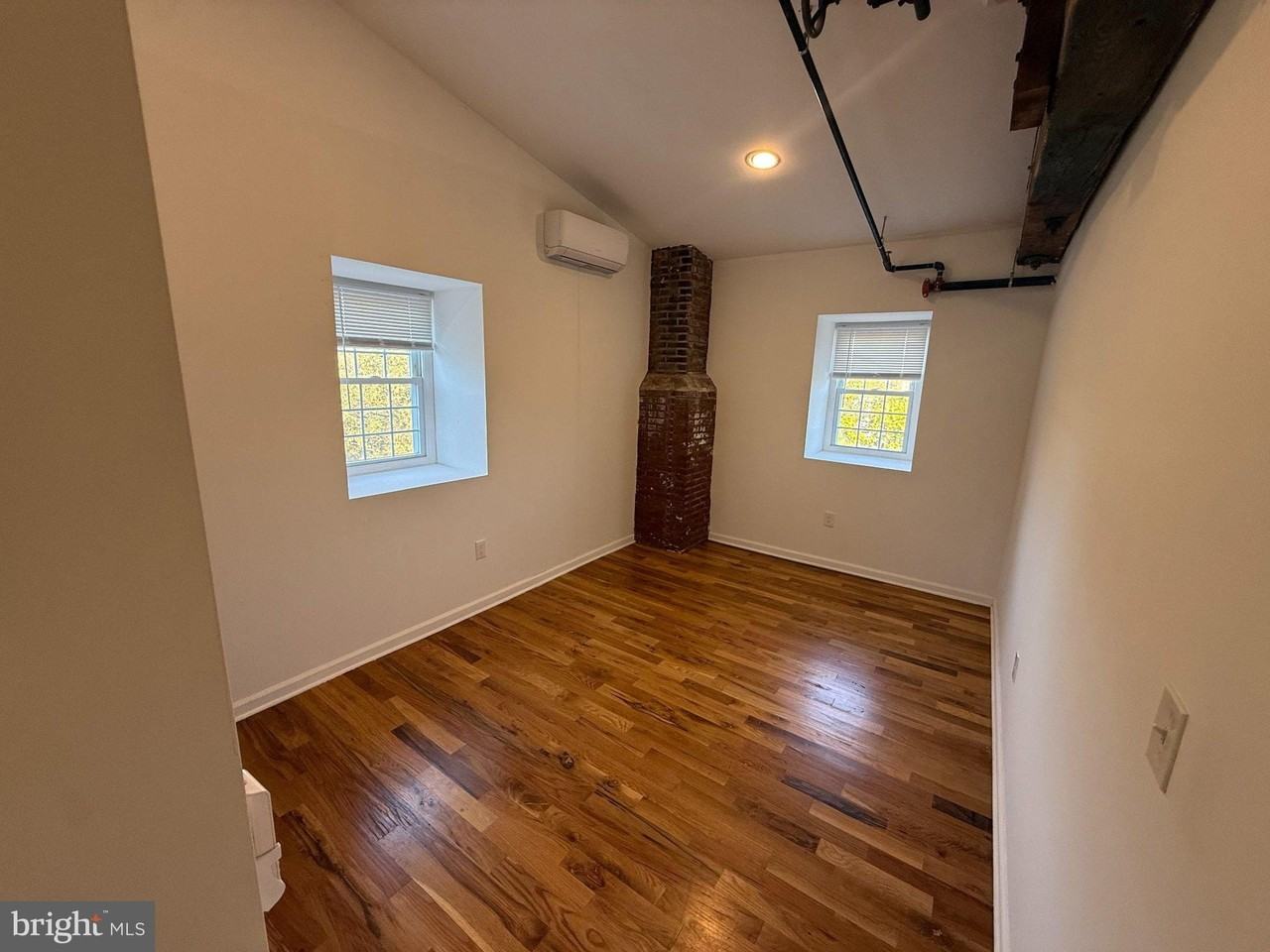 200 W Marshall St #4 - Photo 6 of 15