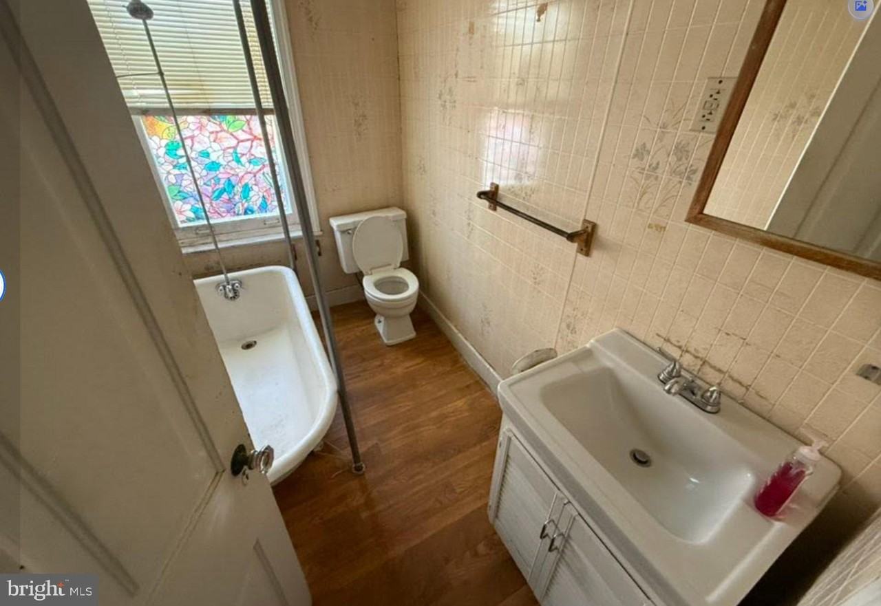 830 W Marshall St #2 - Photo 4 of 8