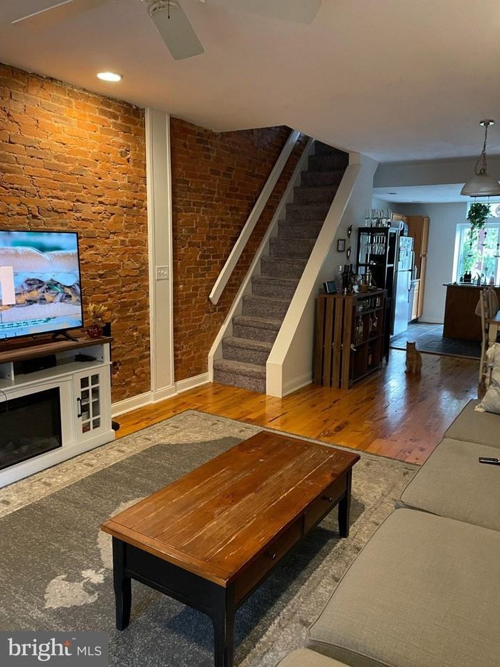 3696 Eveline St - Photo 2 of 16