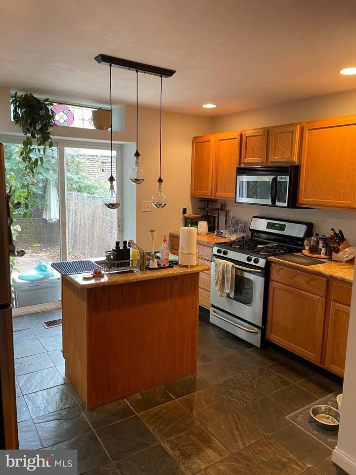 3696 Eveline St - Photo 5 of 16