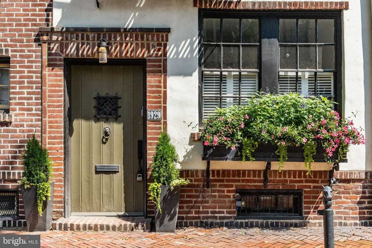 1929 Panama St - Photo 4 of 50