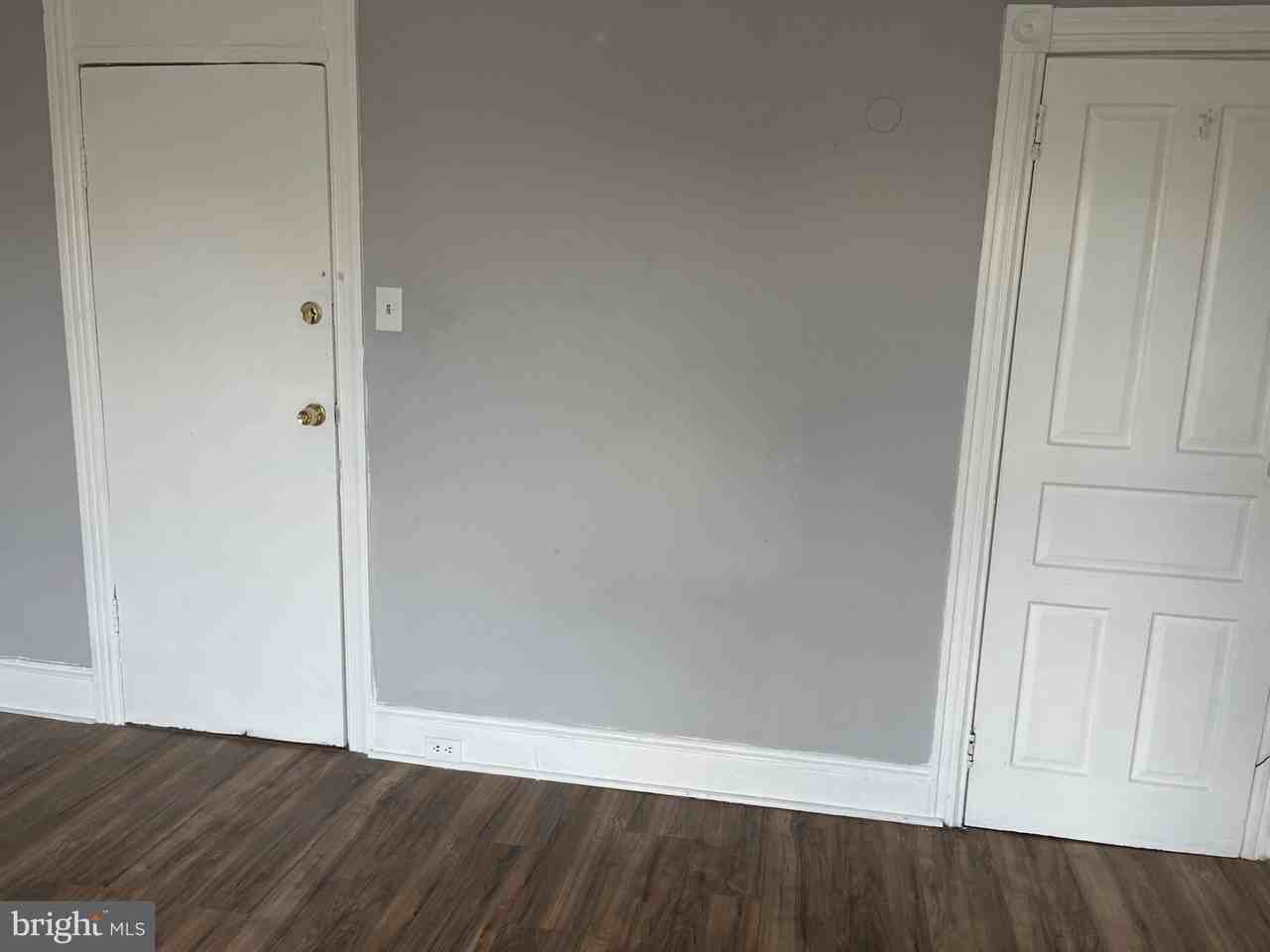 3533 N 11th St #3 - Photo 4 of 8