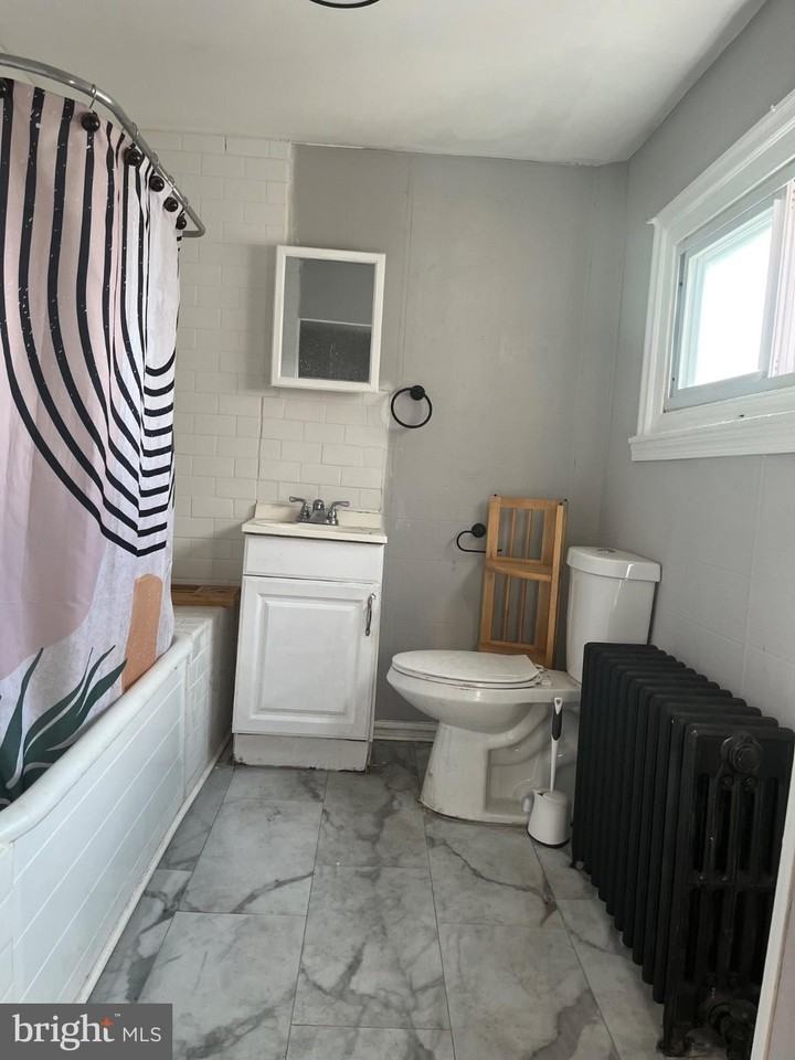 3533 N 11th St #3 - Photo 5 of 8