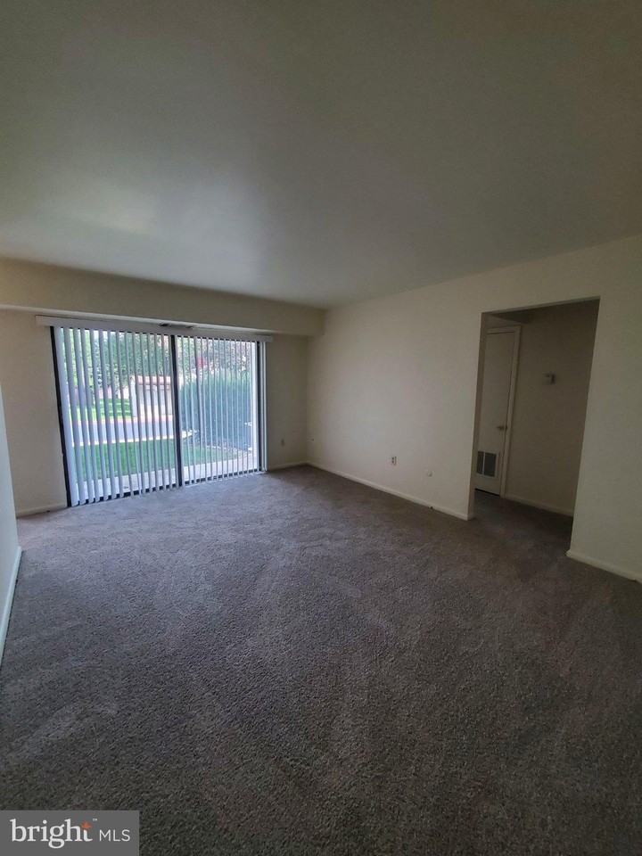 35 Greenwood Rd Apt A #A - Photo 2 of 6