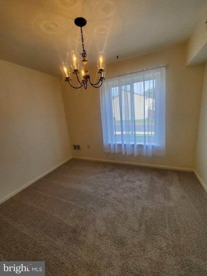 35 Greenwood Rd Apt A #A - Photo 3 of 6