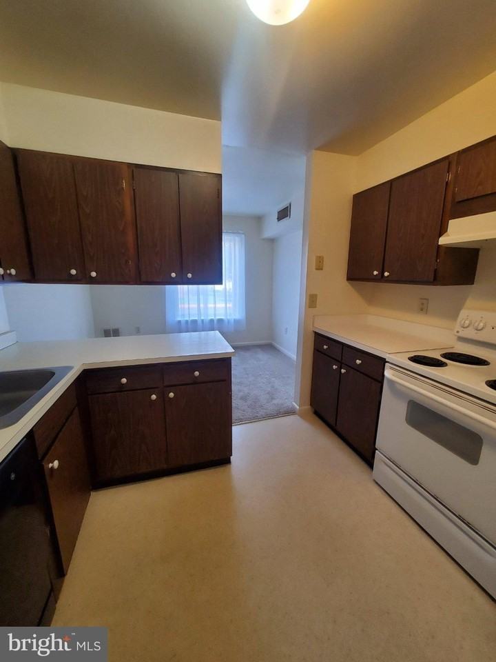 35 Greenwood Rd Apt A #A - Photo 4 of 6
