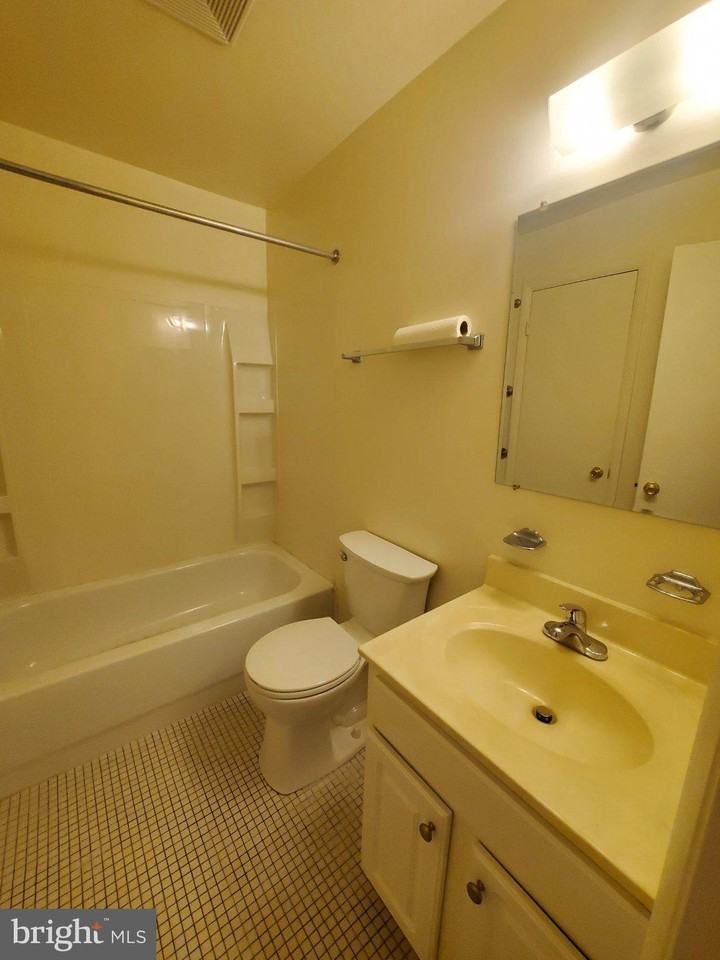 35 Greenwood Rd Apt A #A - Photo 5 of 6