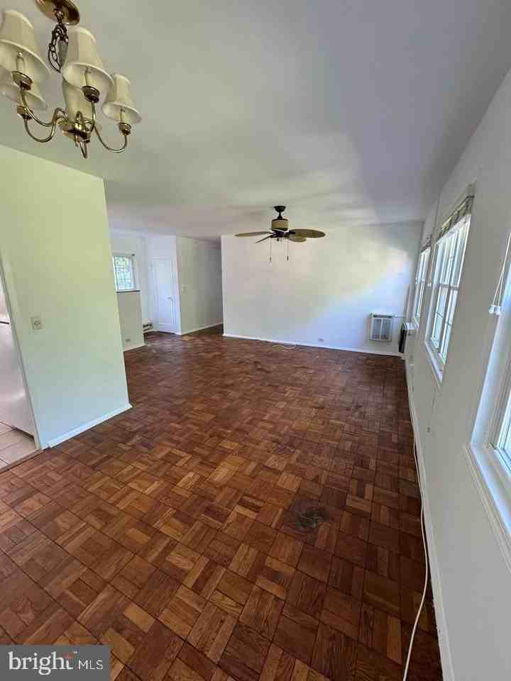 3212 Valley Dr - Photo 2 of 11