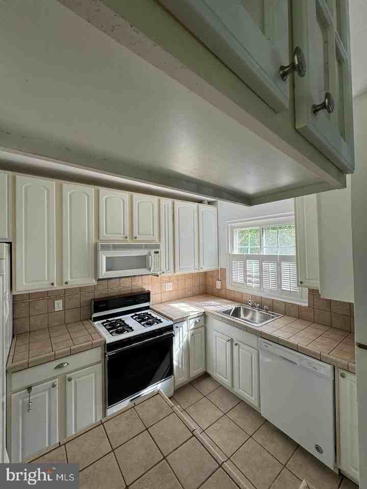 3212 Valley Dr - Photo 6 of 11