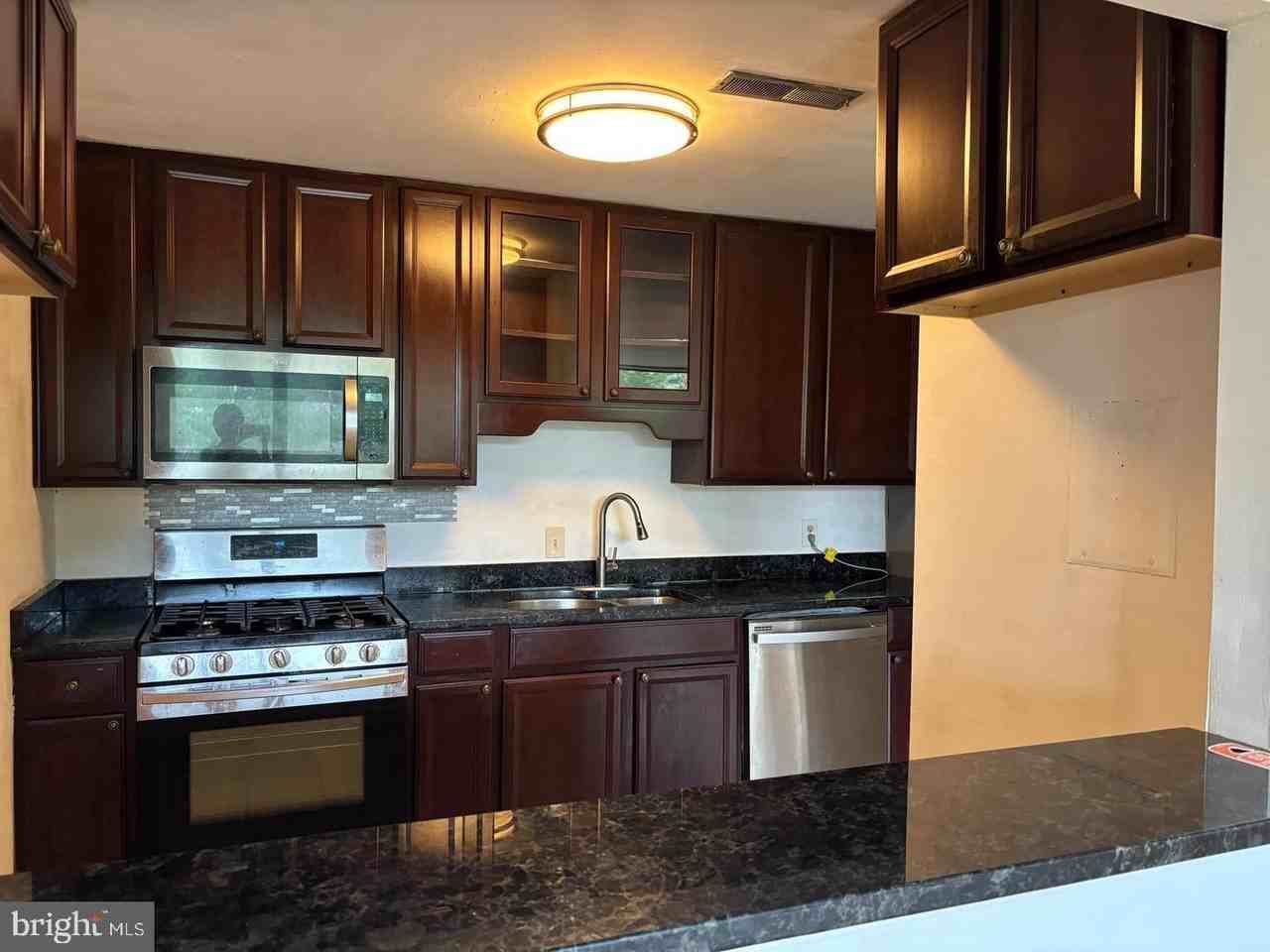 525 N Armistead St #302 - Photo 5 of 20