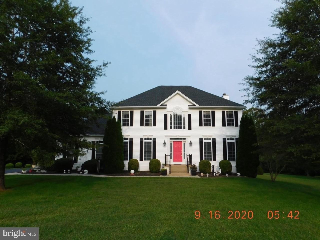 2055 Freeman Dr - Photo 2 of 38