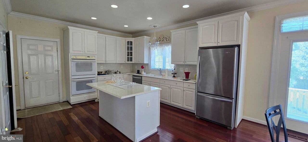 2055 Freeman Dr - Photo 3 of 38