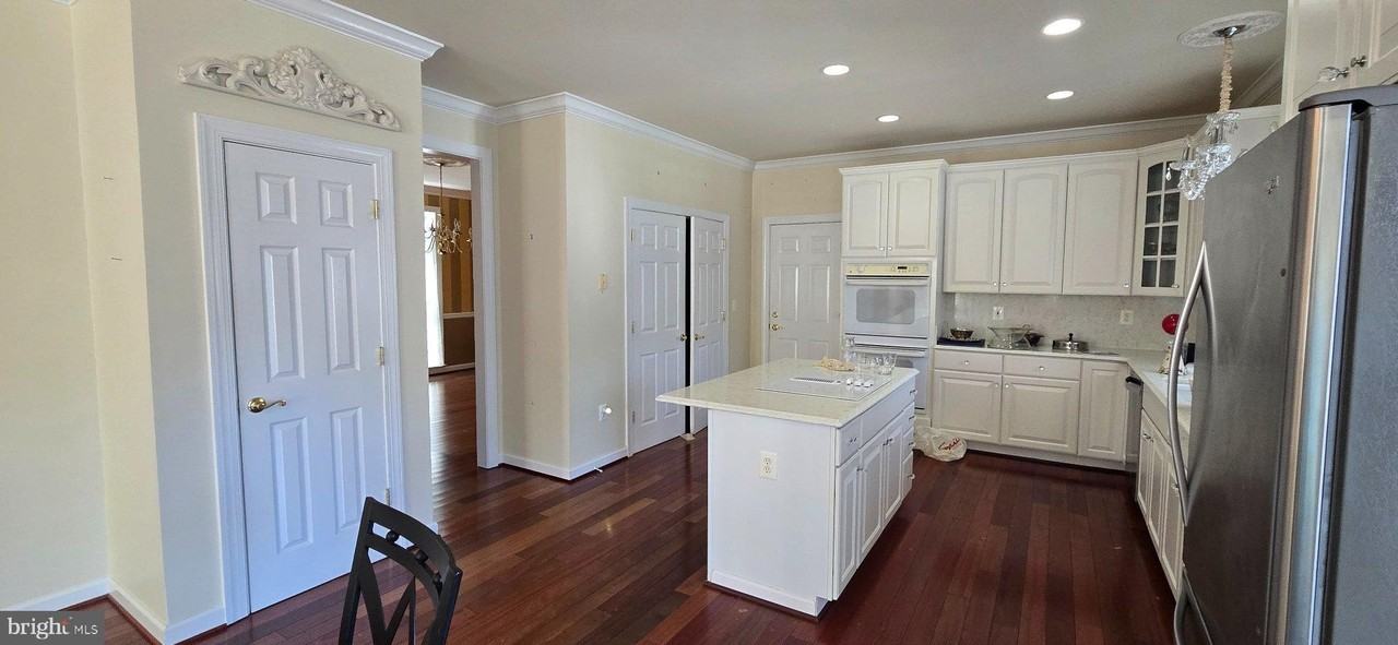2055 Freeman Dr - Photo 4 of 38