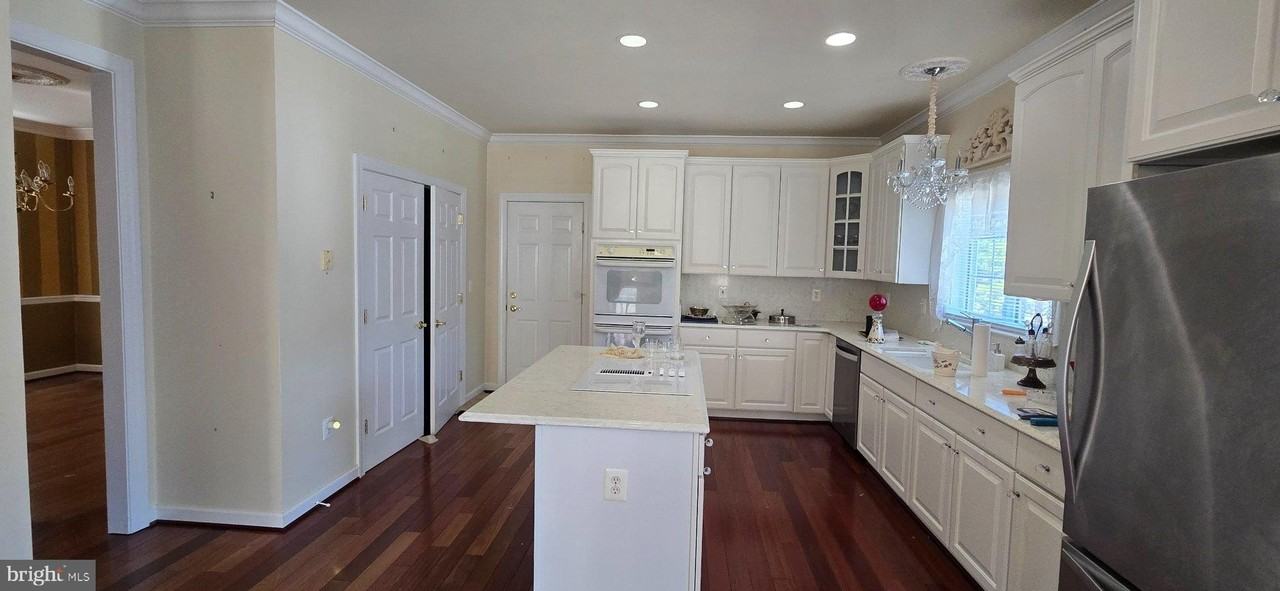 2055 Freeman Dr - Photo 5 of 38