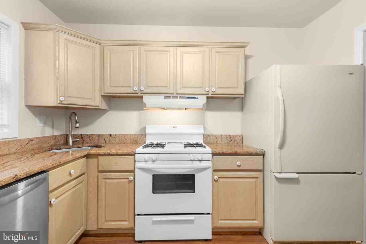 424 Greenbrier Ct - Photo 6 of 49
