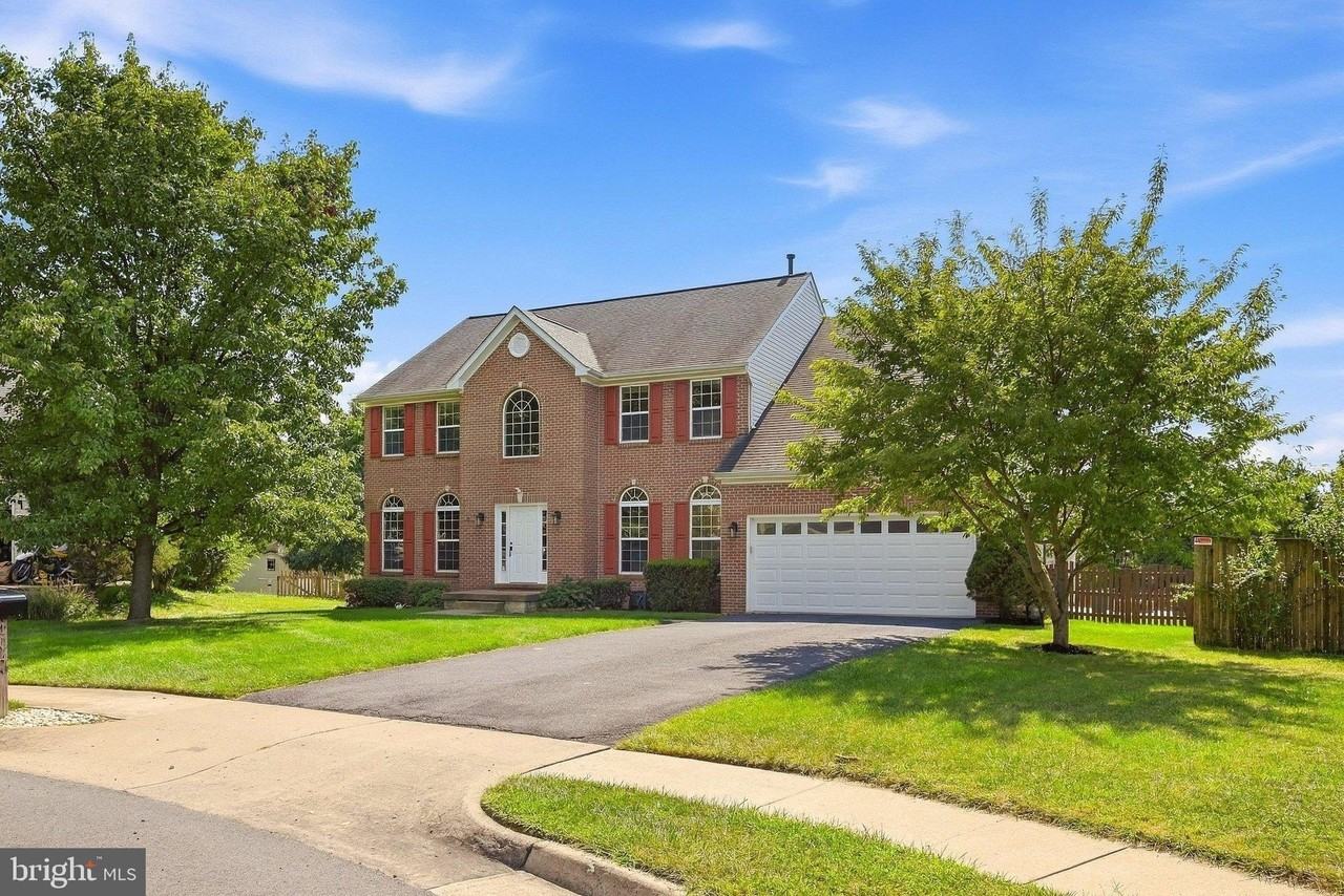 104 Yarrow Ct - Photo 2 of 50