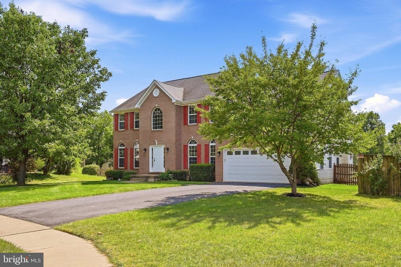 104 Yarrow Ct - Photo 3 of 50