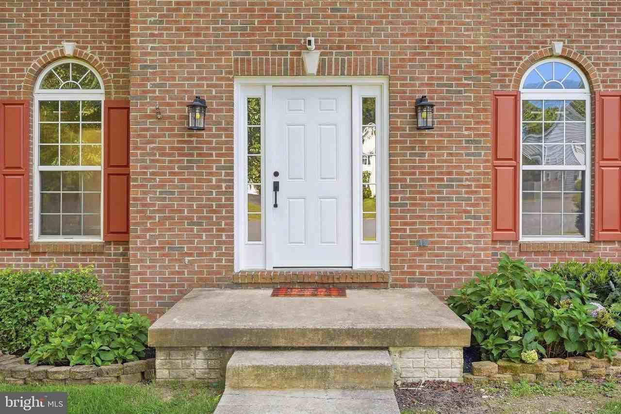 104 Yarrow Ct - Photo 4 of 50