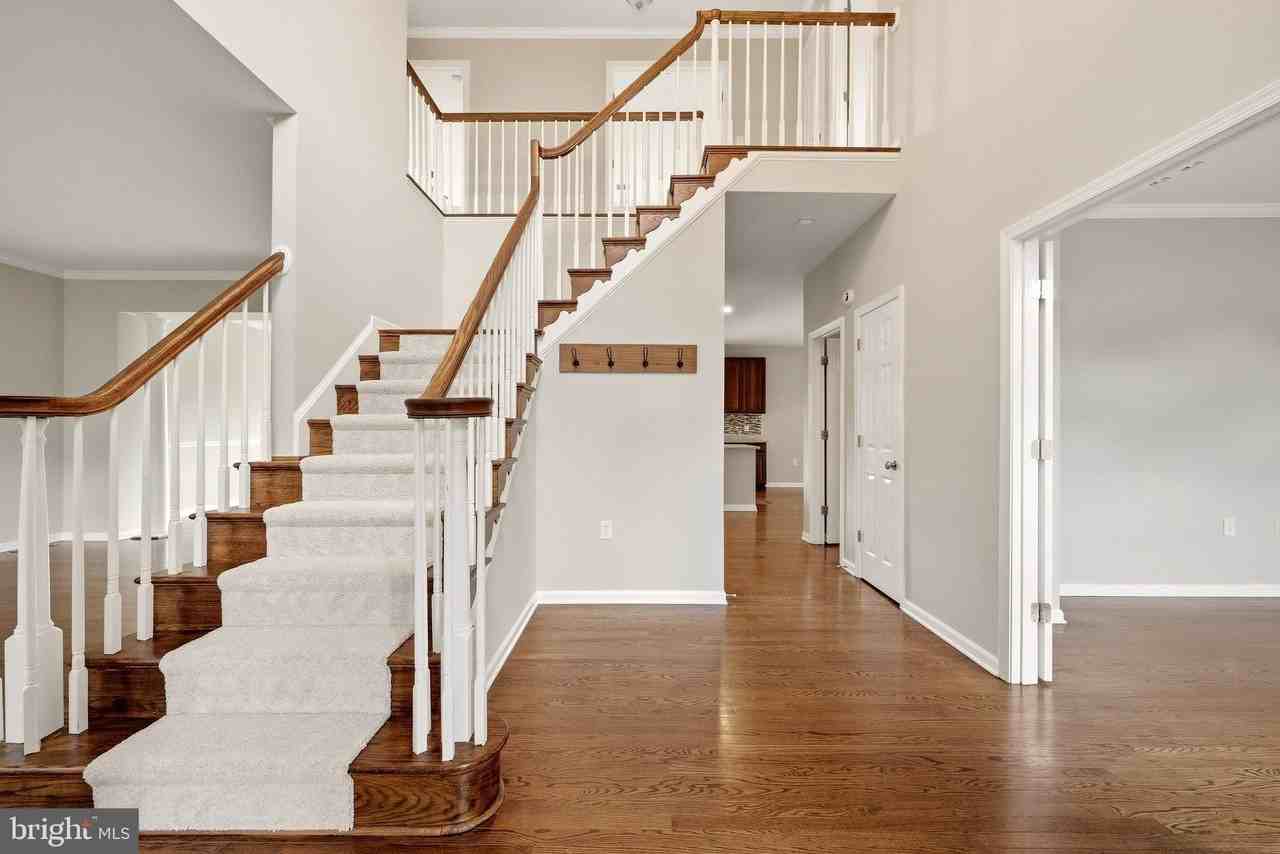 104 Yarrow Ct - Photo 6 of 50