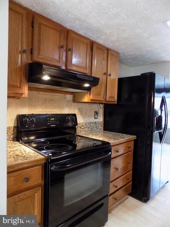 5920 Spruce Run Ct - Photo 6 of 34