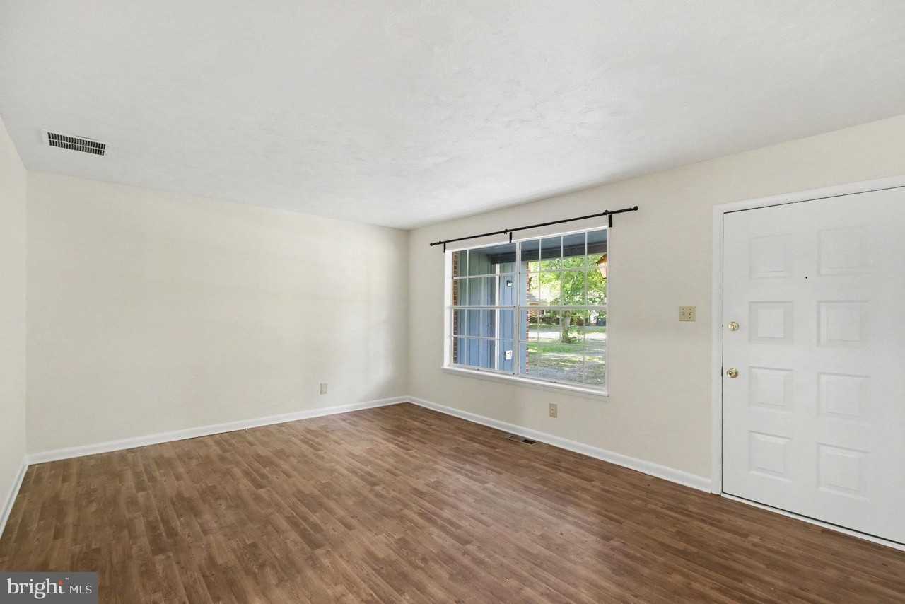 4435 Willow Tree Ln - Photo 4 of 26