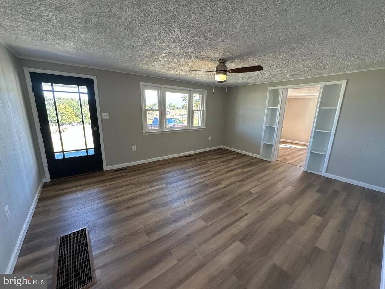 938 Forrest Dr - Photo 3 of 14