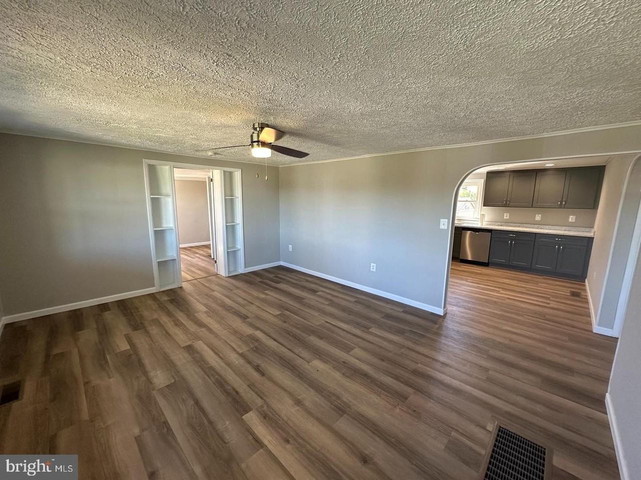 938 Forrest Dr - Photo 4 of 14