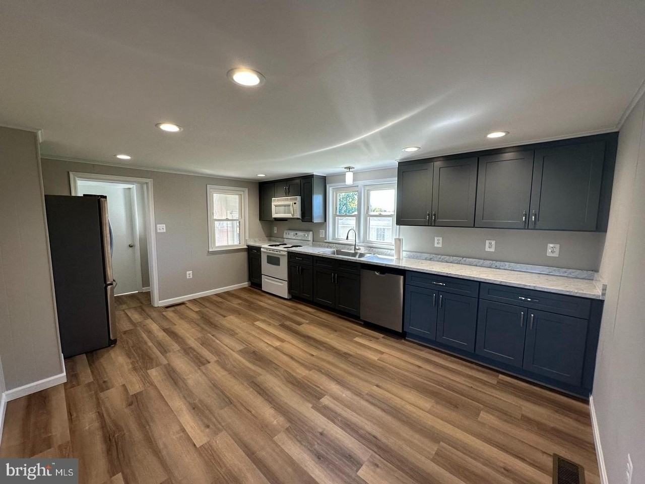 938 Forrest Dr - Photo 5 of 14