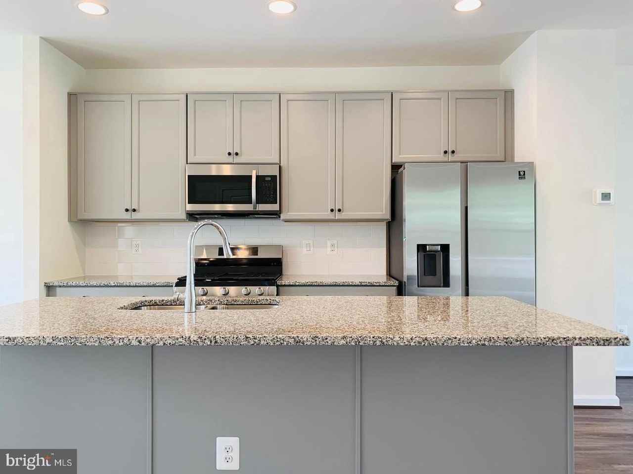 8196 Maude Ln - Photo 4 of 37