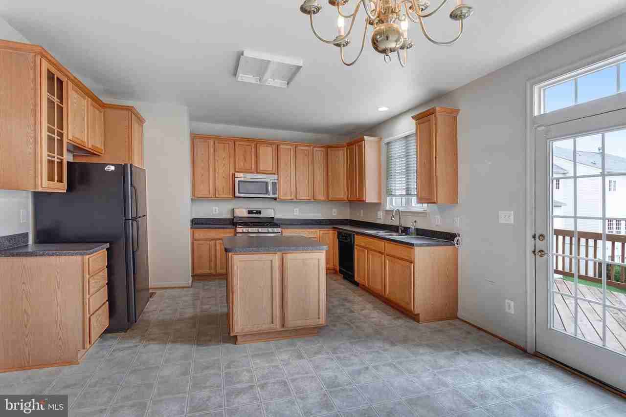 65 Pike Pl - Photo 3 of 14