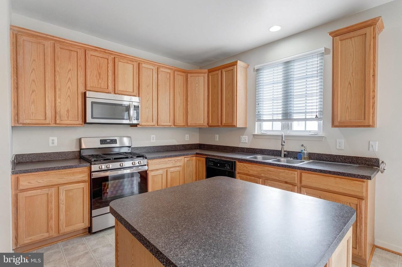 65 Pike Pl - Photo 4 of 14