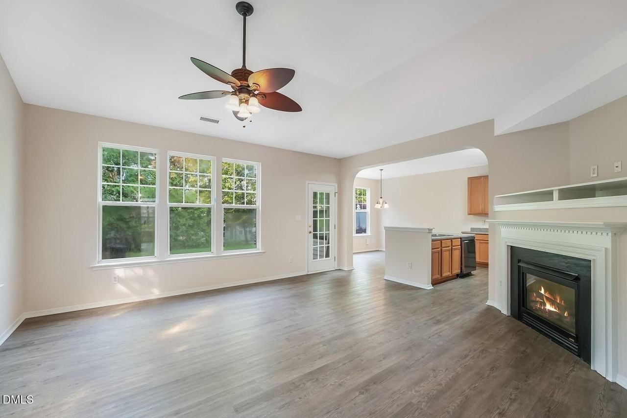 206 Bell Tower Way - Photo 4 of 19