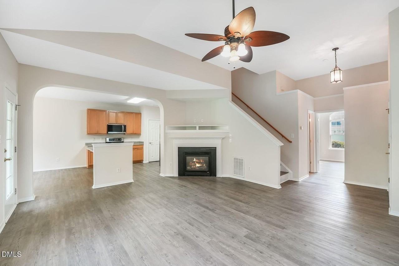 206 Bell Tower Way - Photo 5 of 19