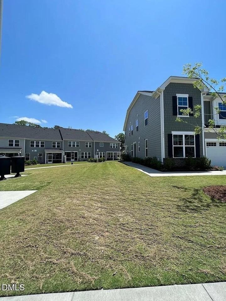 1032 Benay Rd - Photo 2 of 34
