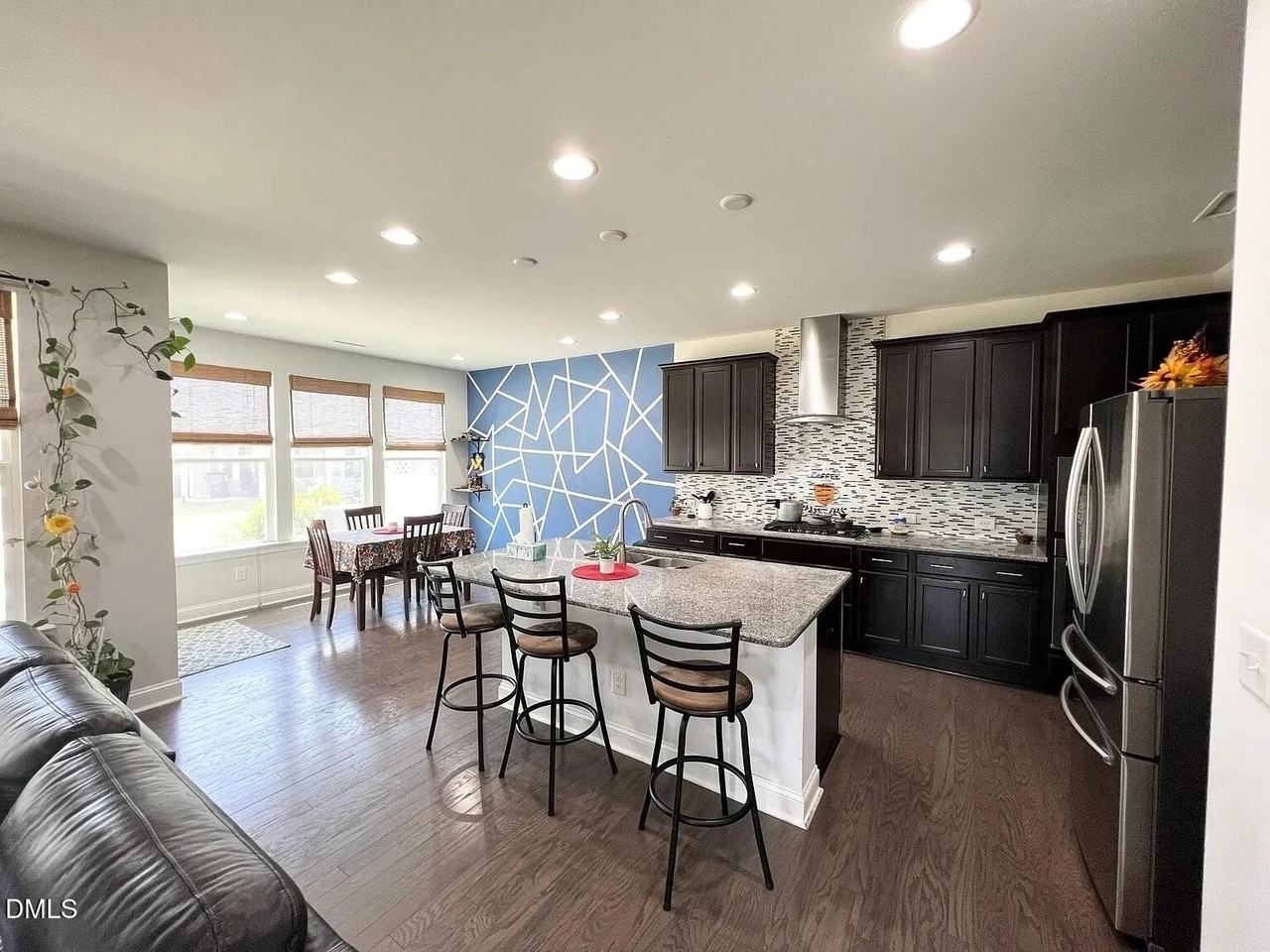 1032 Benay Rd - Photo 4 of 34