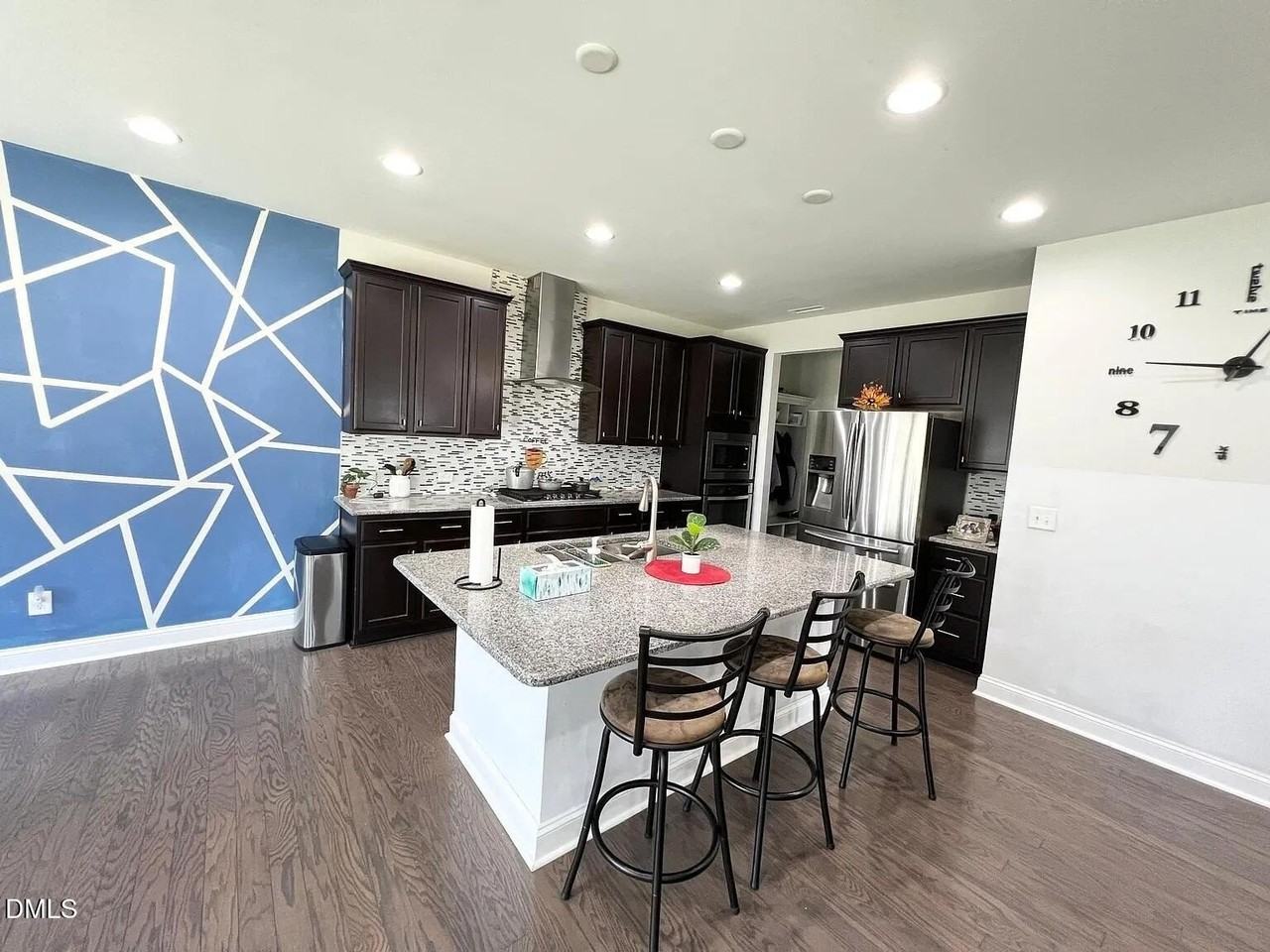 1032 Benay Rd - Photo 5 of 34