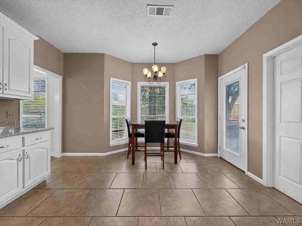 1549 Lesley Dr - Photo 6 of 20