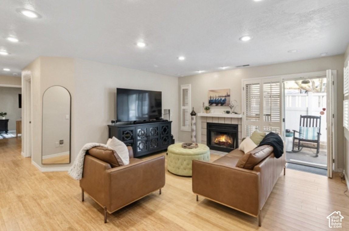 1498 E Foxboro Dr #1 - Photo 2 of 23